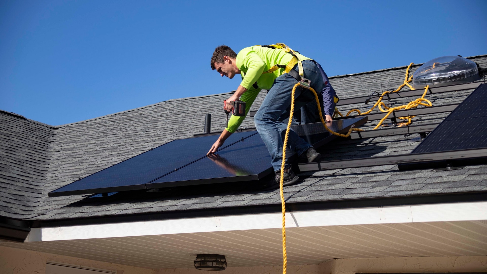 How to Reduce Your Energy Consumption With Solar-Powered Appliances