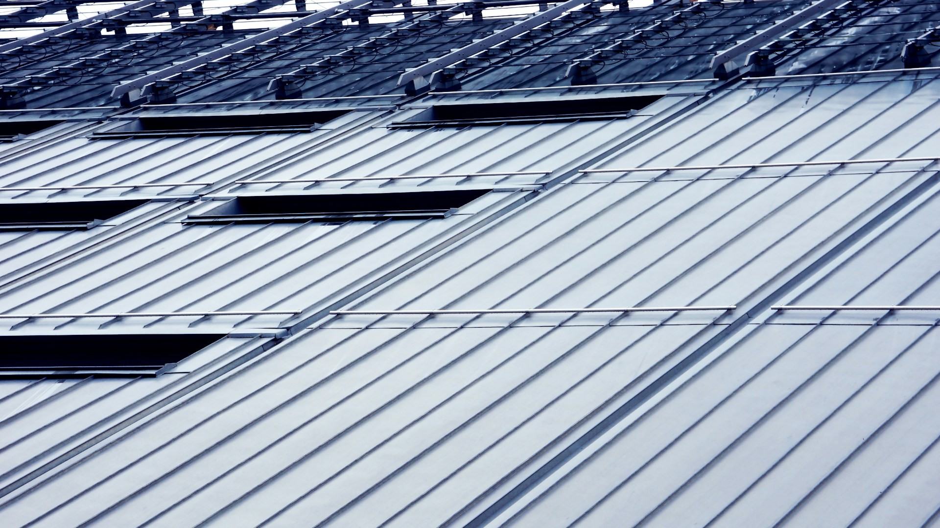 Metal Roofing vs. Asphalt Shingles: Pros and Cons