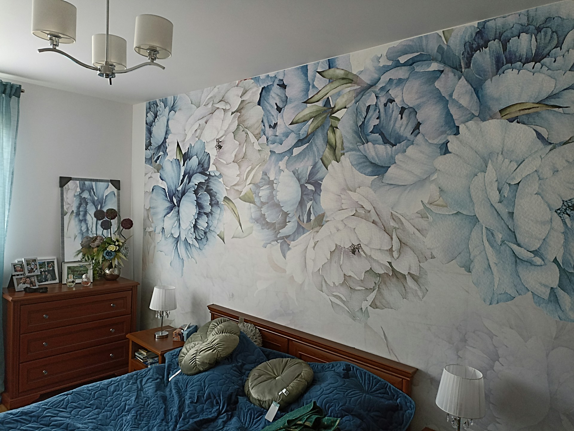 Wallpaper vs. Painted Walls: Which One Is Better for Your Home?